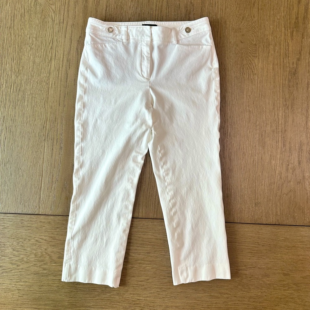 White House Black Market “The Slim Crop” White Size 4